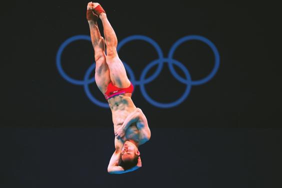 谢思埸摘金泪洒赛场